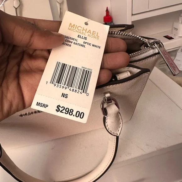 White Micheal Kors hand bag - Picture 3 of 4